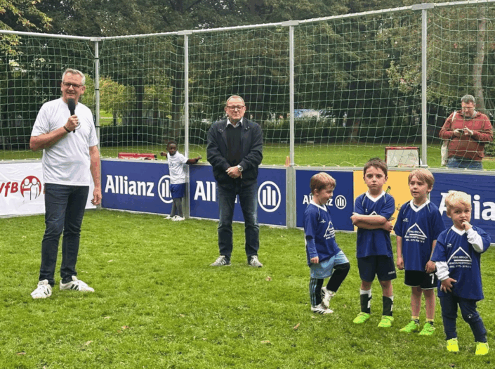 Bürgermeister Thomas Voerste eröffnet das Tunier
